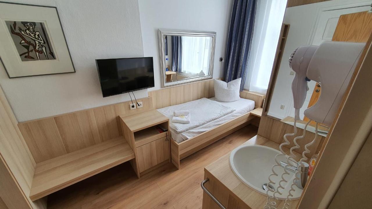 Single Room,1096523517:JPEG
